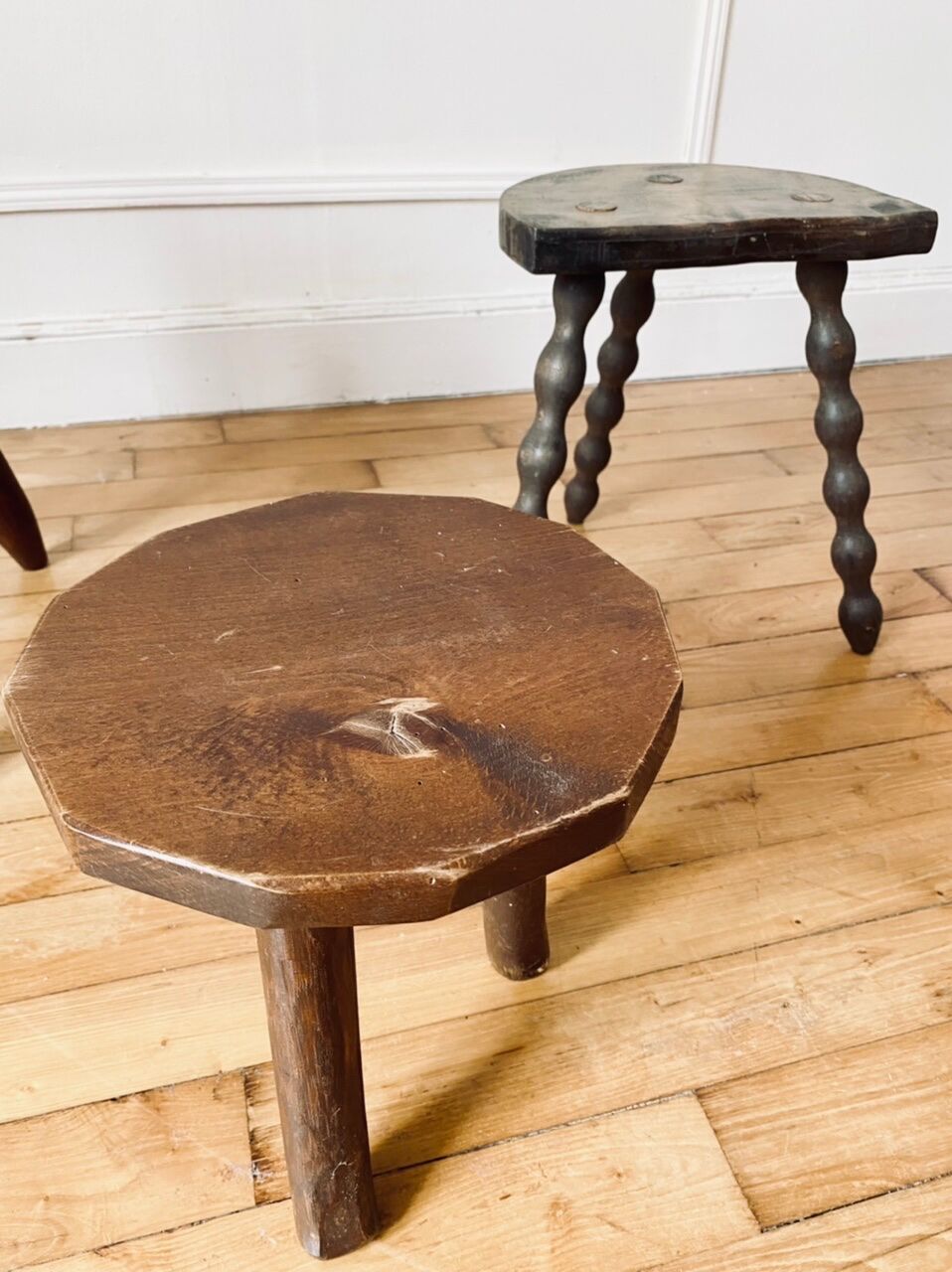 Trio de tabourets tripodes