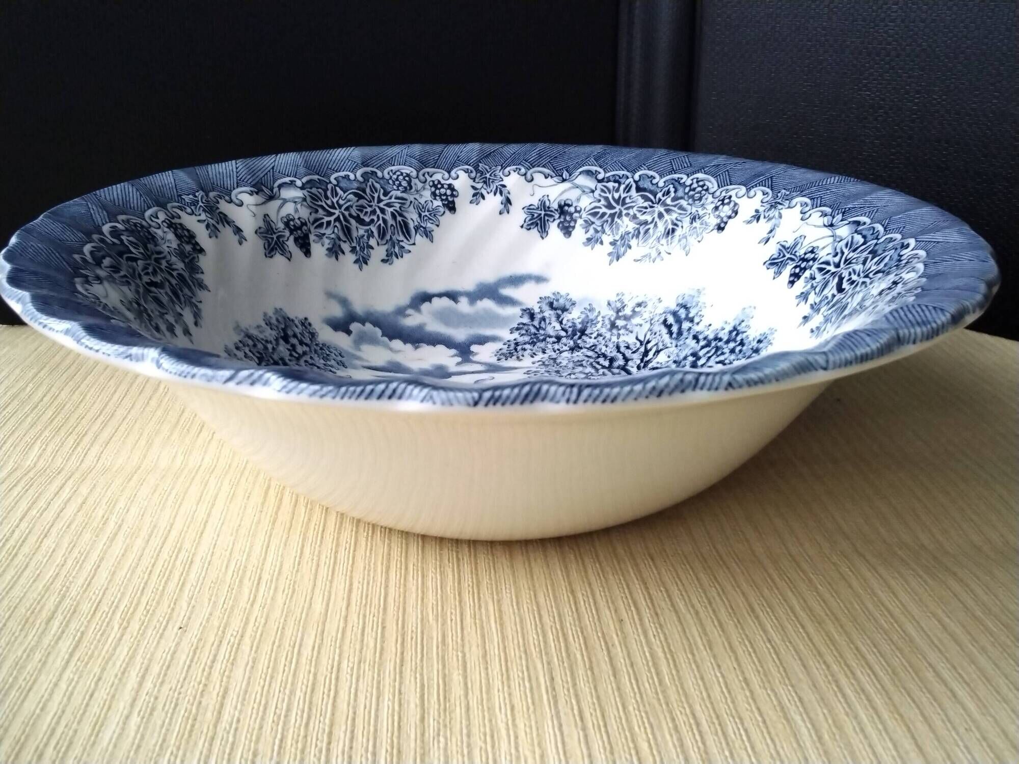 Churchill "Georgian Collection" English porcelain salad bowl