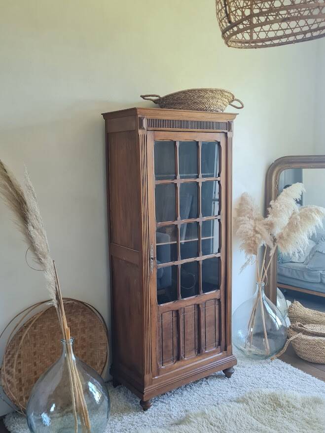 Antique Parisian glass cabinet in the style of a hosier
