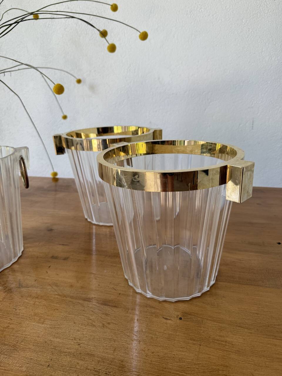 3 seaux à champagne en plexiglas transparent et doré, 1970