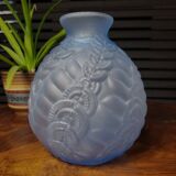 Vases art déco en persglas bleu givré avec décor floral