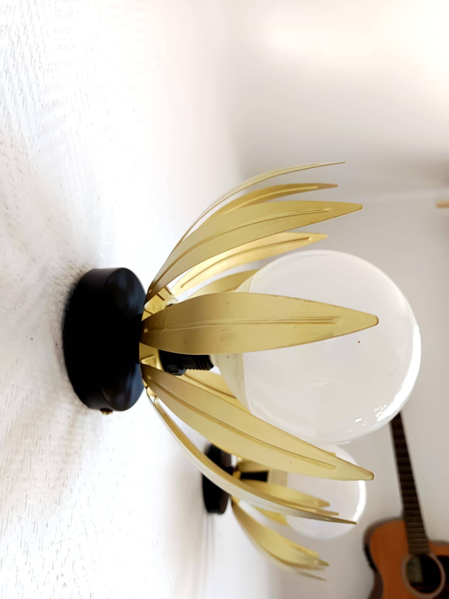 Pair of gilded leaf wall lights, vintage Italy