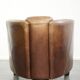 Fauteuil design aviateur en cuir de vache couleur cognac robuste