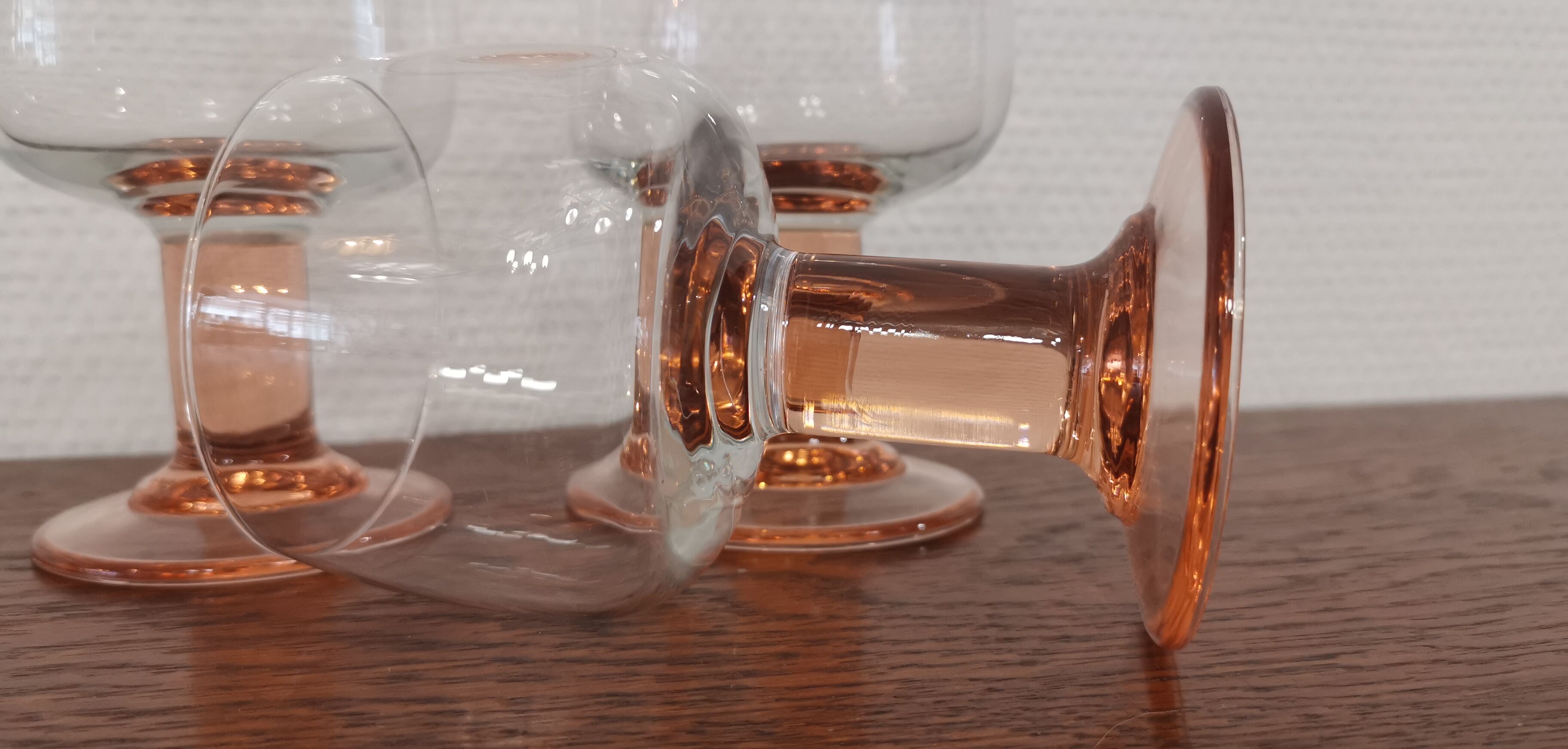 Set of 4 large glasses with pink feet Luminarc France