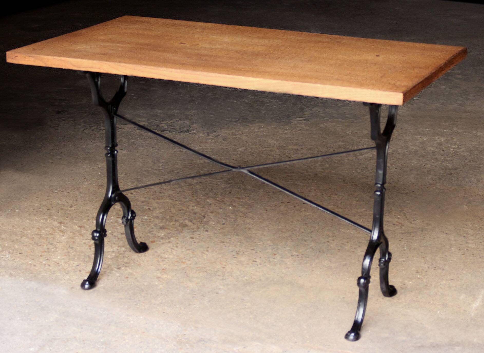 Table de bistrot vintage, estampillée LAFA Aurillac.