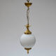 Suspension boule rond en verre blanc doré vintage