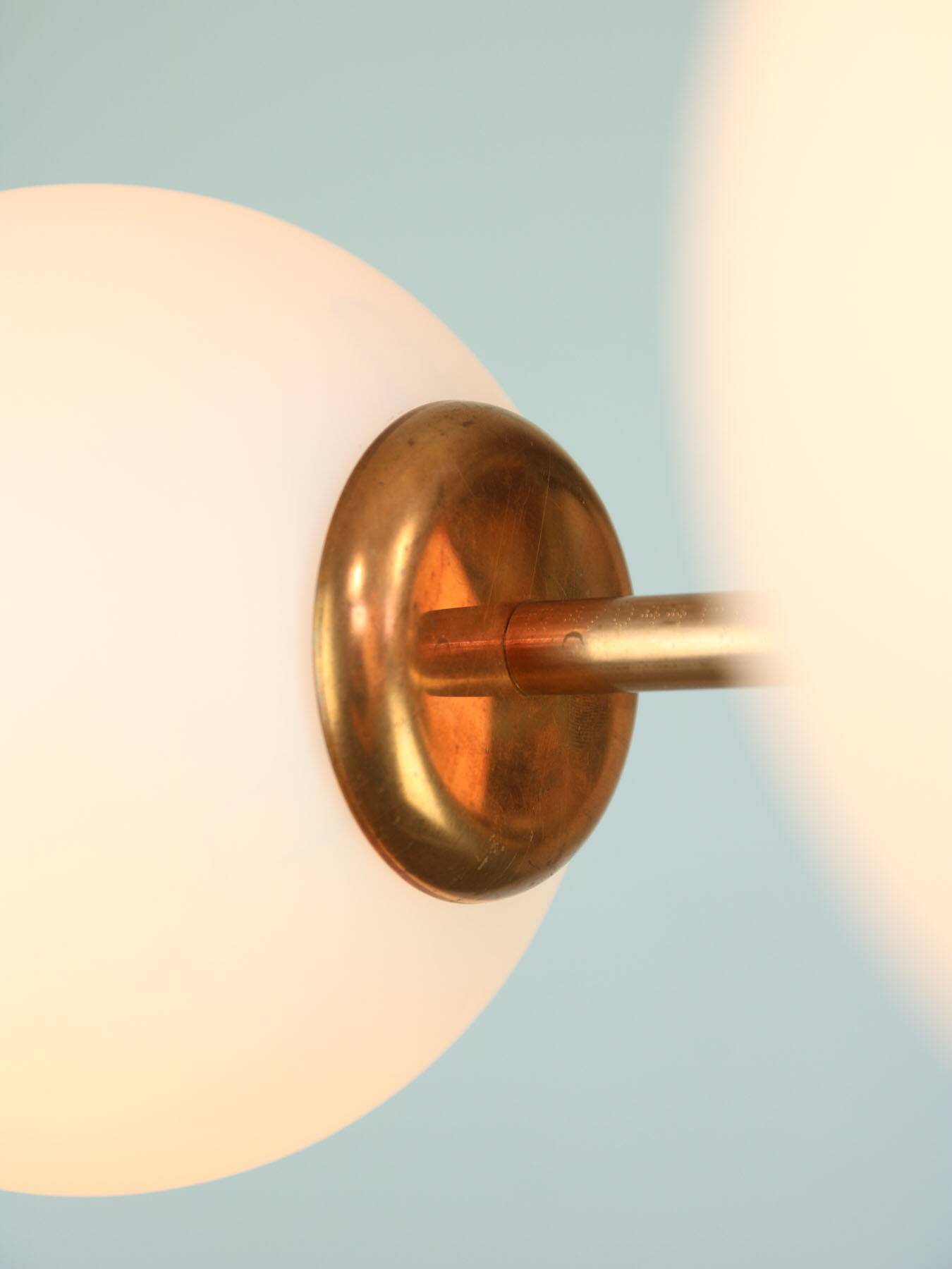 Mid-Century Modern Italian Chandelier in Copper and Opaline Glass, 1960s