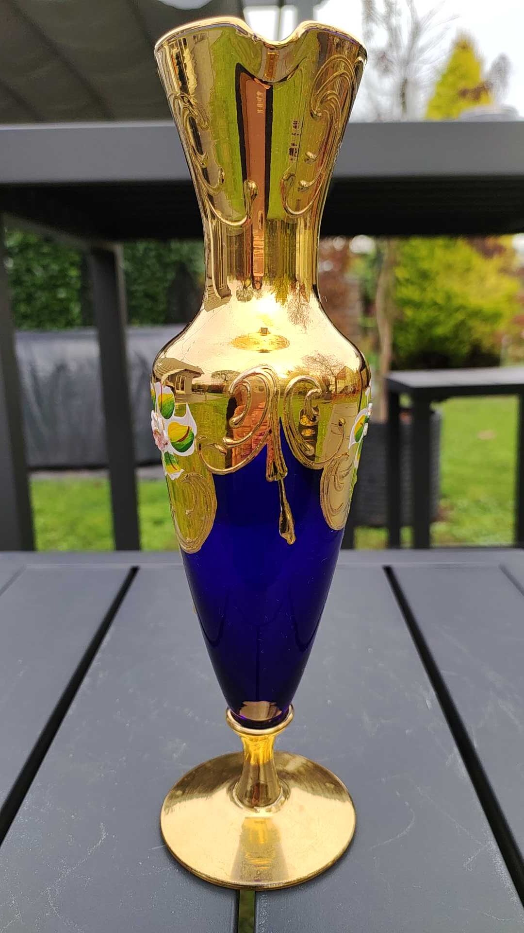 Trefuochi Murano vase in blown glass, floral pattern in relief