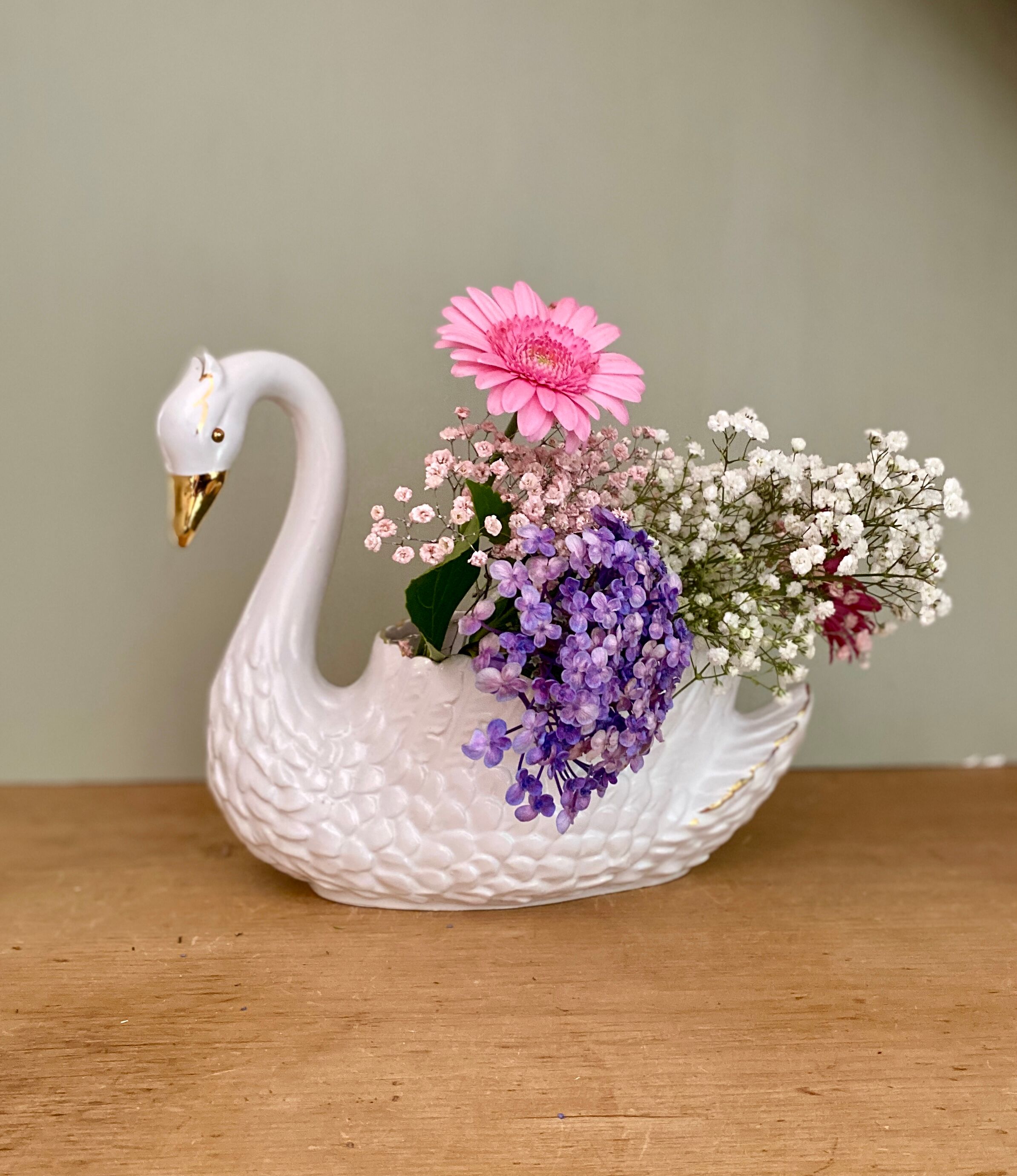 Vintage swan pot cover in white and gold ceramic