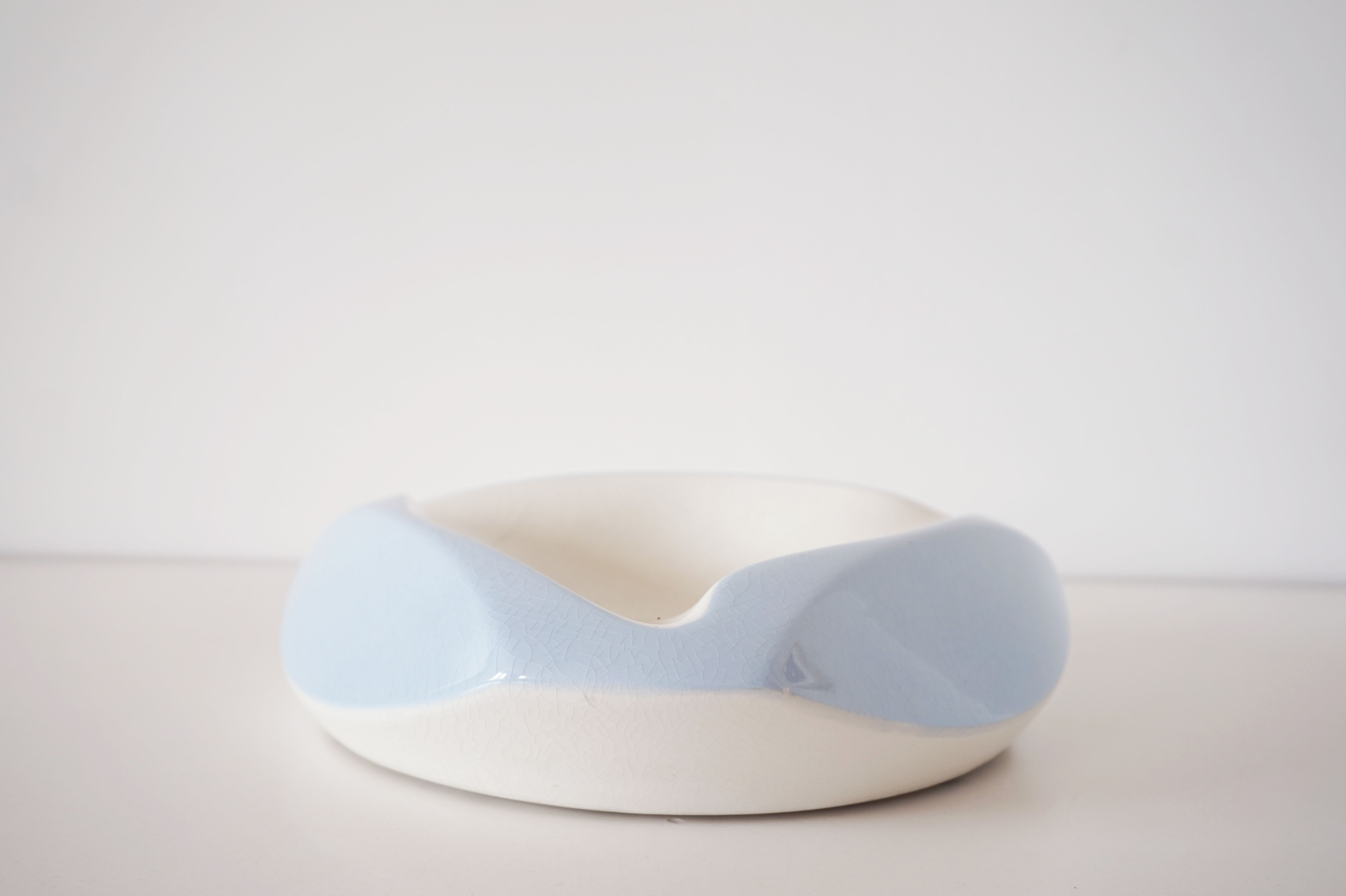 Empty pocket in white and sky blue ceramic 1950