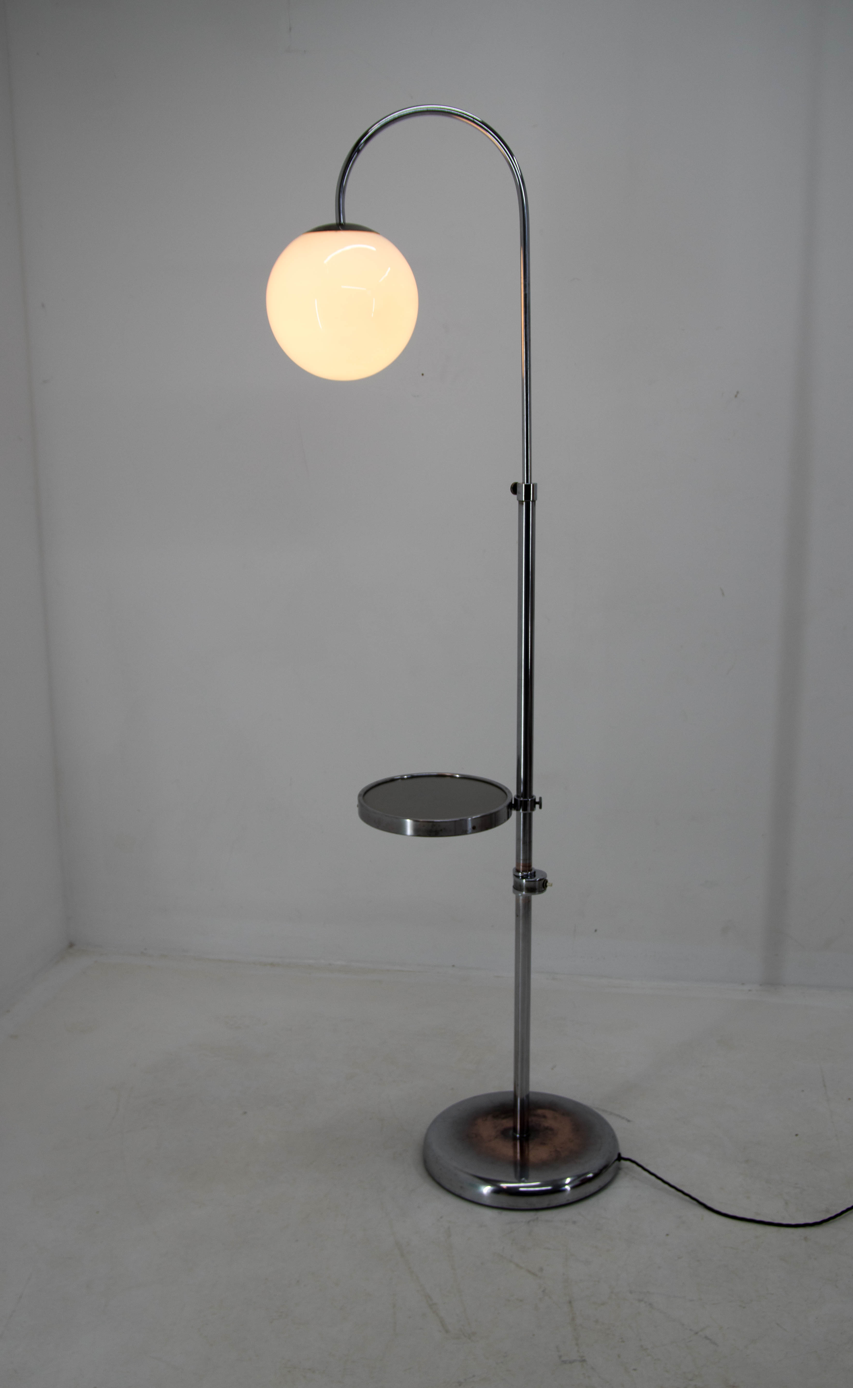Bauhaus or Functionalist Floor Lamp with Adjustable Height, 1940s