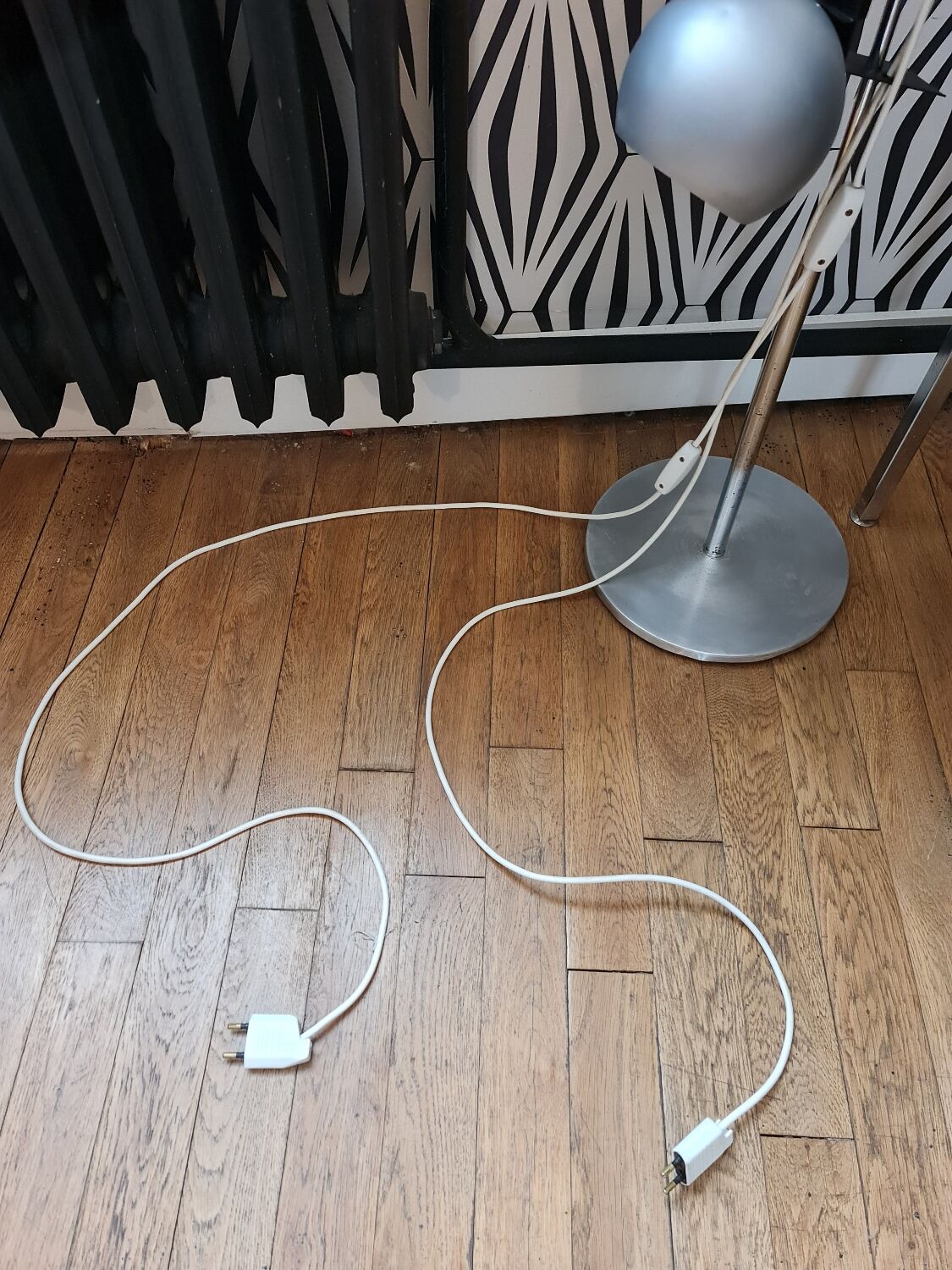 Two-light floor lamp with removable magnetic Eyes Ball.