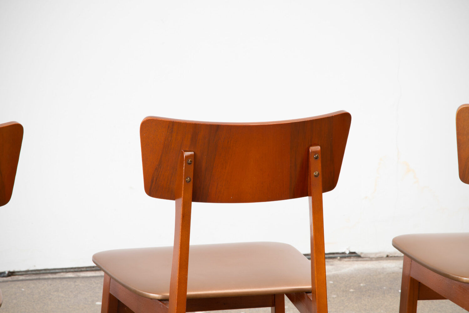 Series of 4 scandinavian chairs with curved back 1960