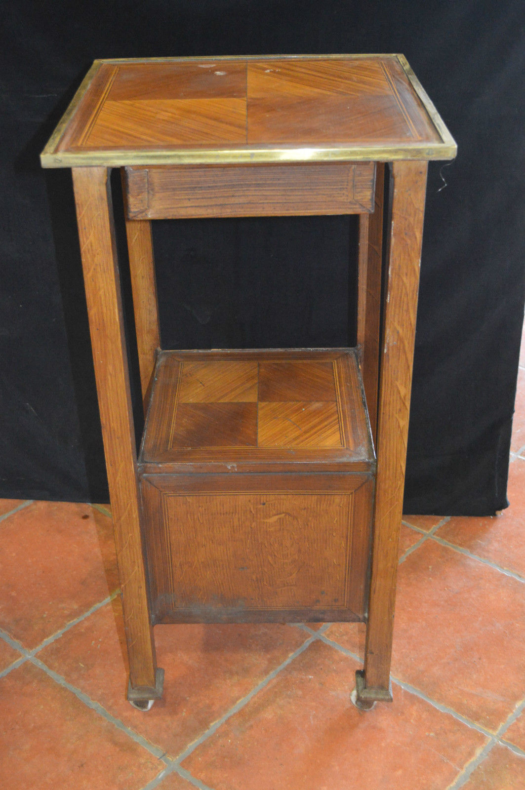 Bedside in iron and wood