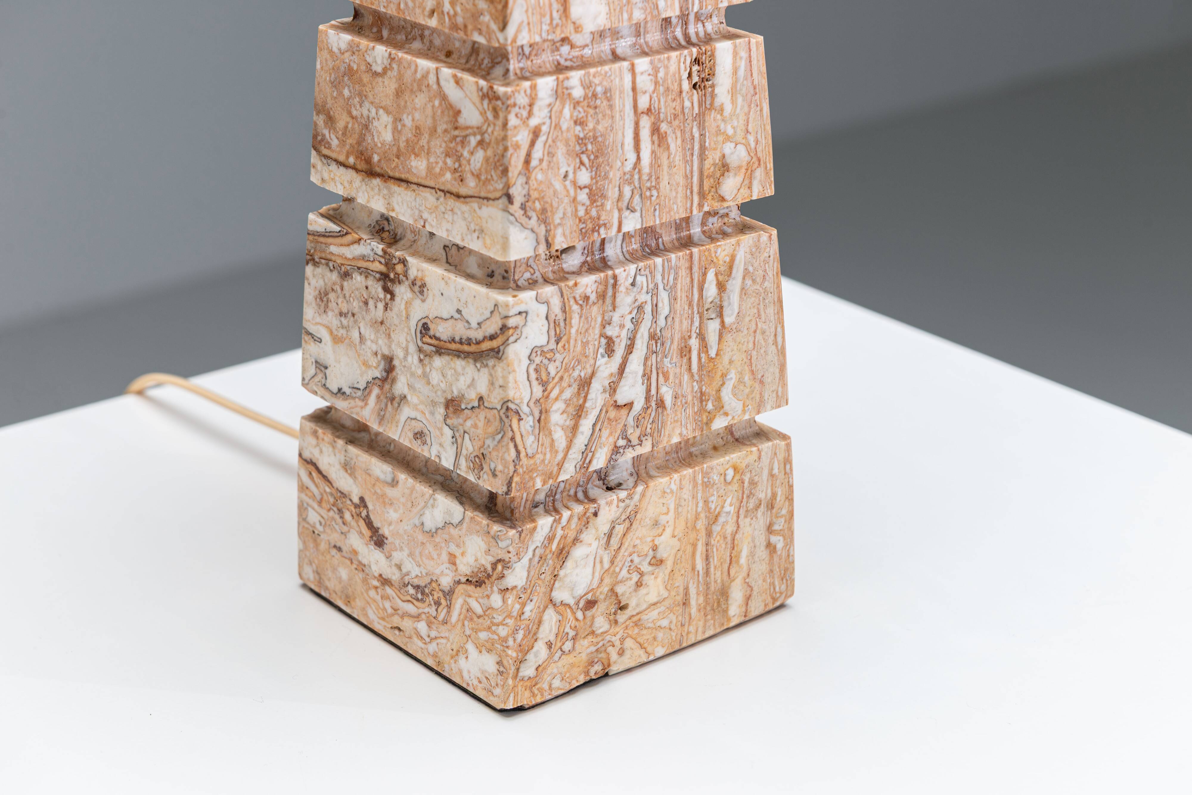 Geometric pyramid shaped travertine-onyx table lamp