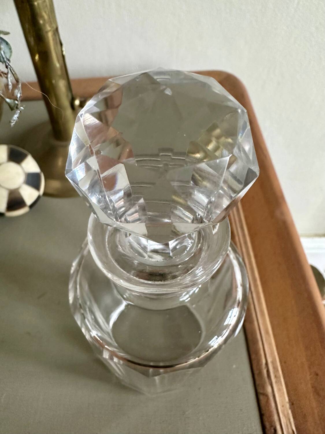 Glass bottle and its glass stopper