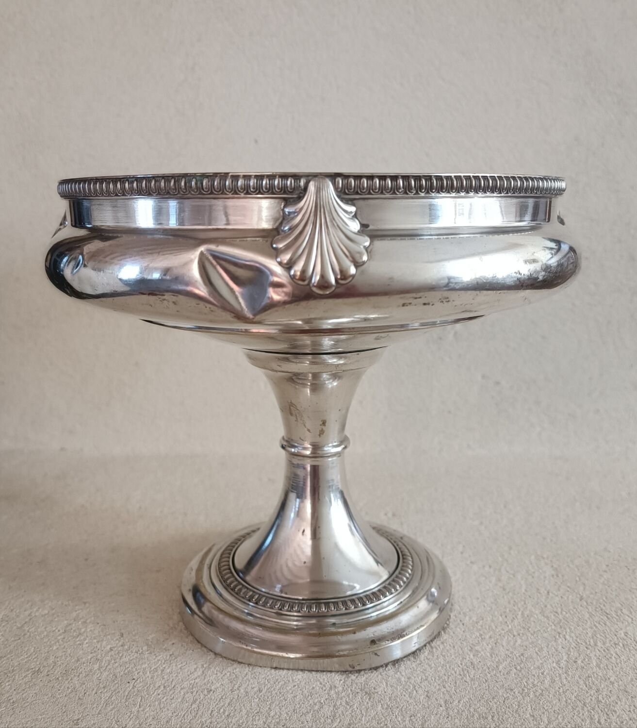Silver metal stand cup