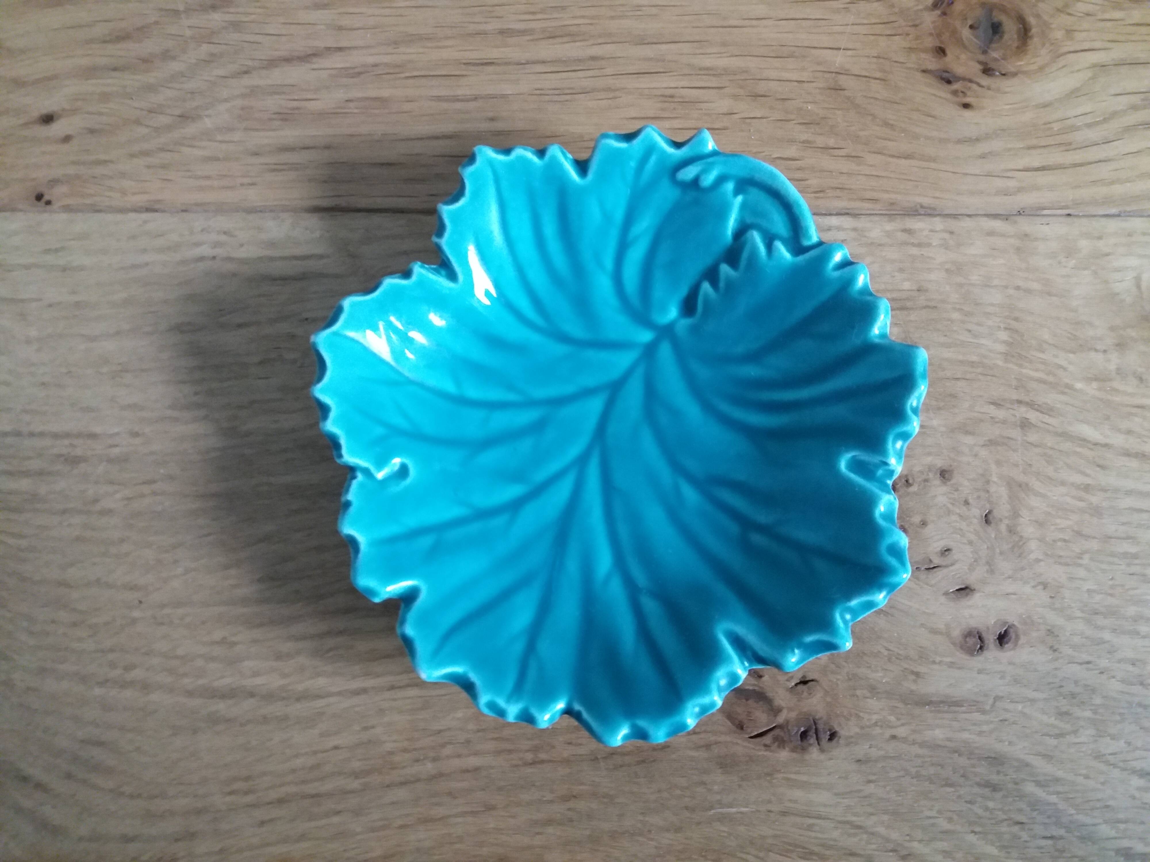 Vine leaf pocket tray in slip