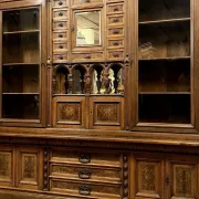 Important double-sided display case – Renaissance style – Walnut and burl