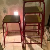 4 anciens tabourets de laboratoire en métal et assise bois
