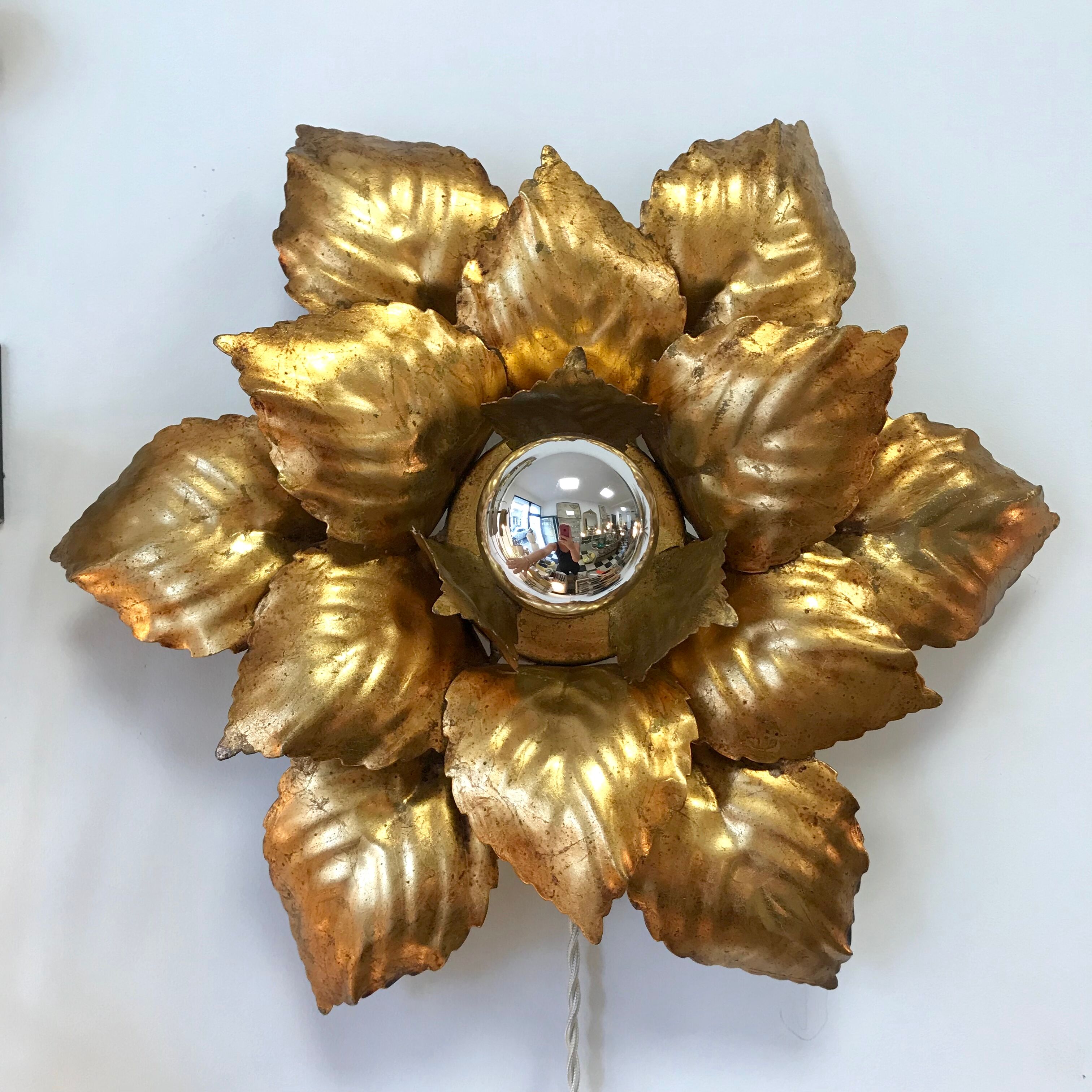 Wall light golden metal flower to leaf
