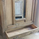 Armoire parisienne décapée, bois brut