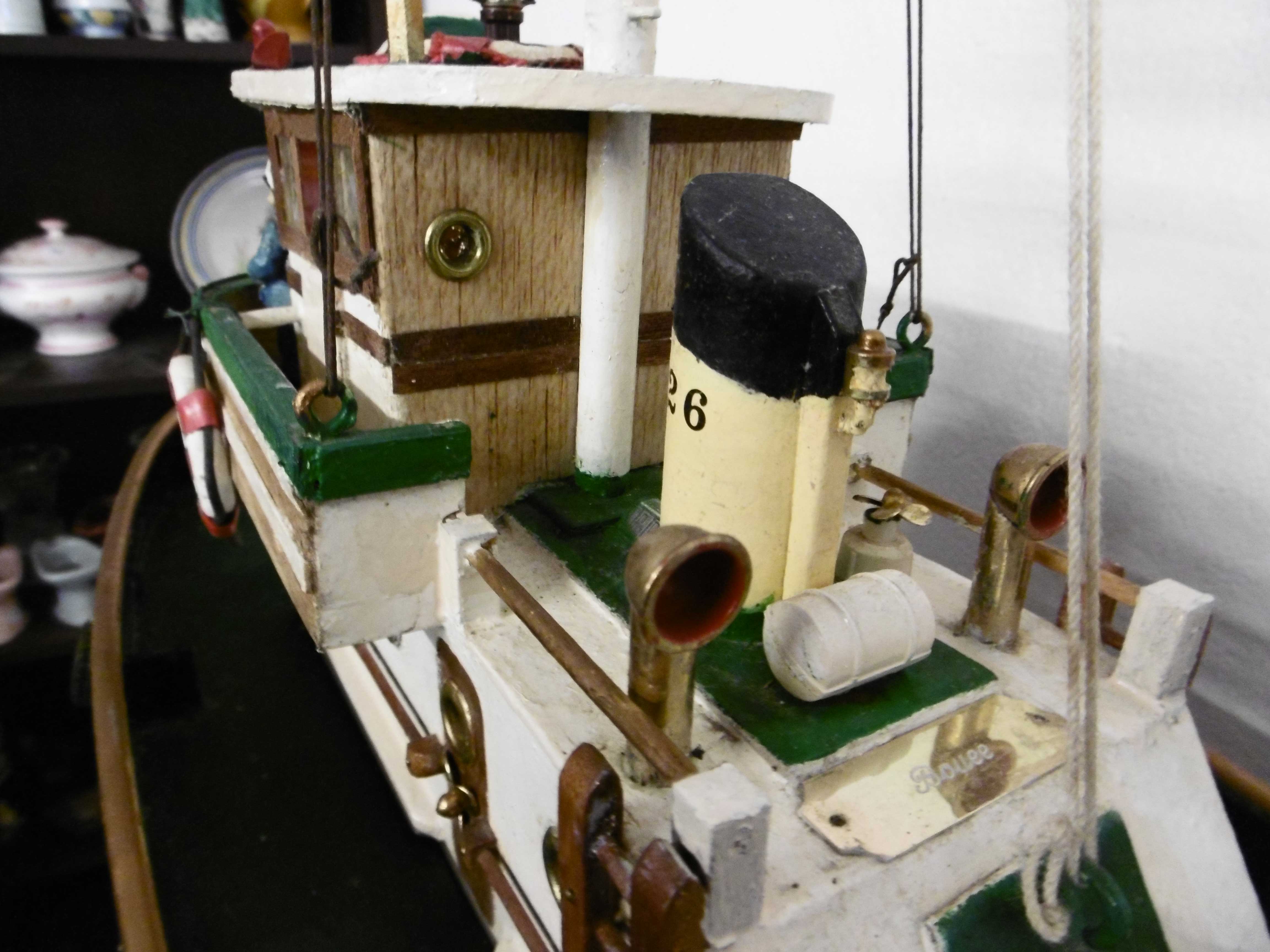 Maquette de bateau, remorqueur abeille 26