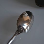 12 Cuillères à moka métal argenté manche à la russe + boite
