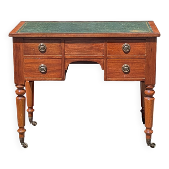 Small English mahogany desk