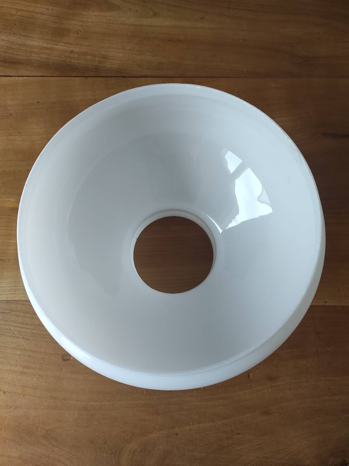 Globe in opaline, height 16.7 cm