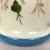 Paire de vases en opaline à décor émaillé, fin XIXe