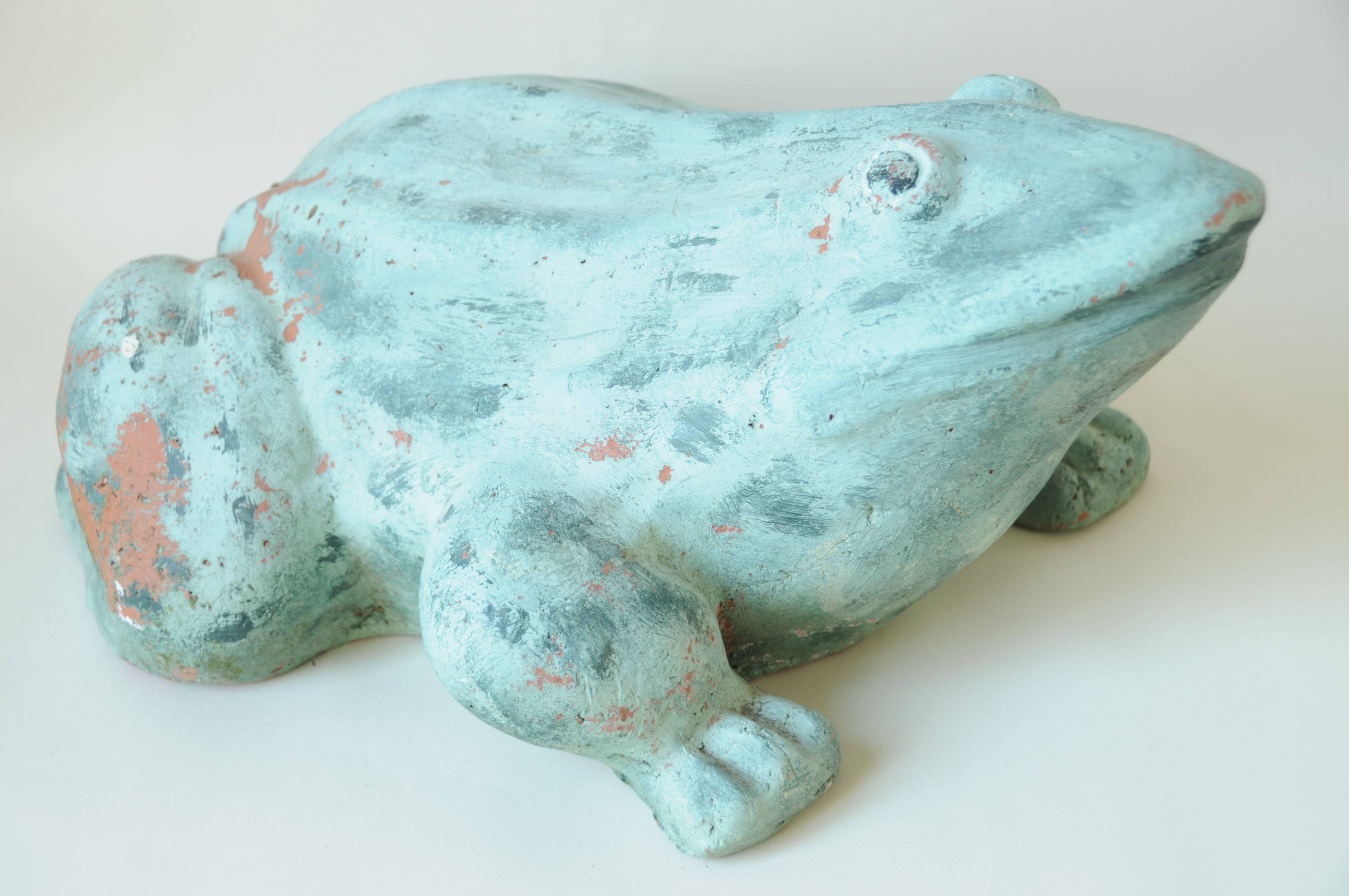Grenouille en terre cuite - decor jardin - patine vert d'eau