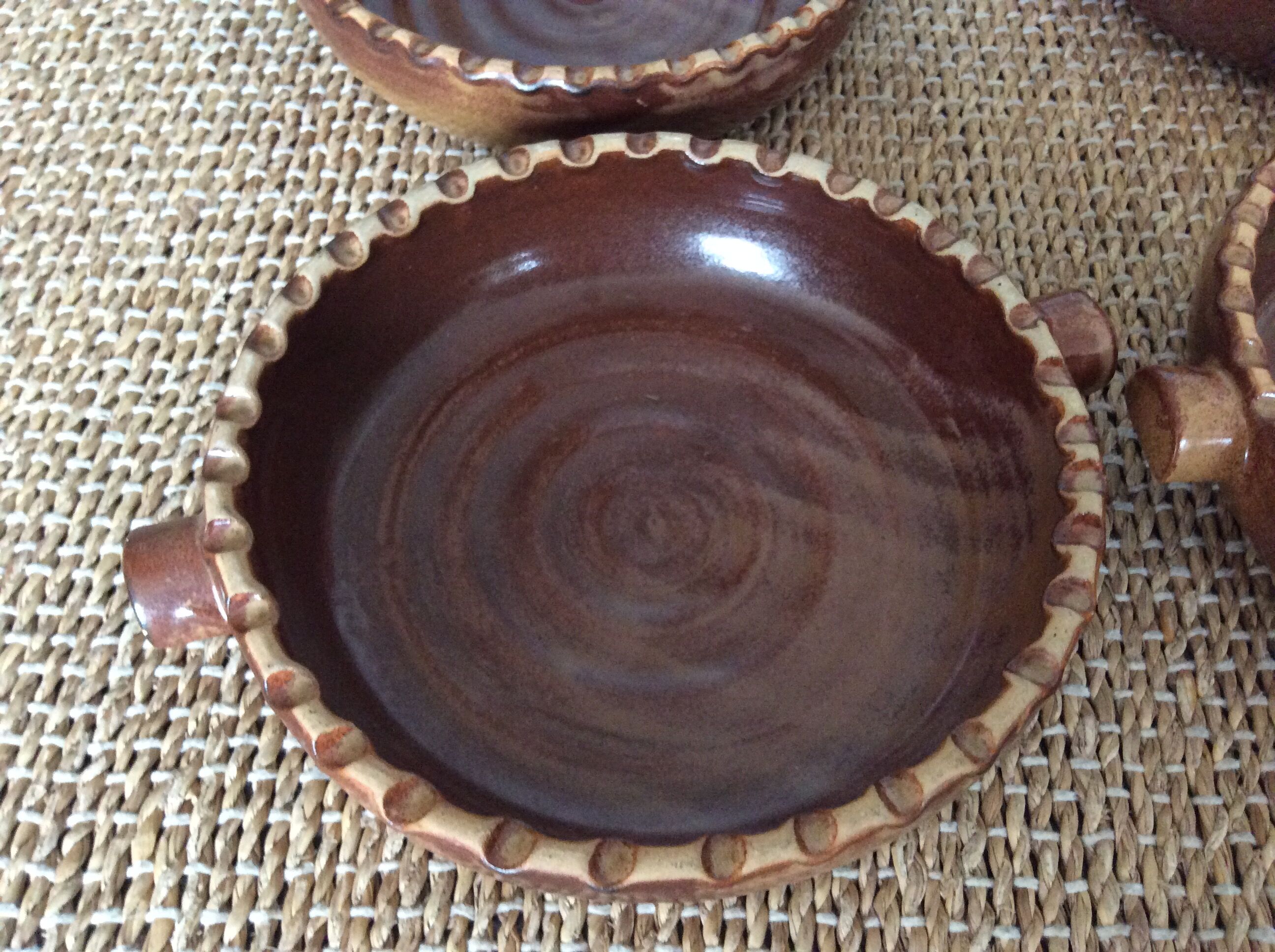 8 dishes in glazed terracotta