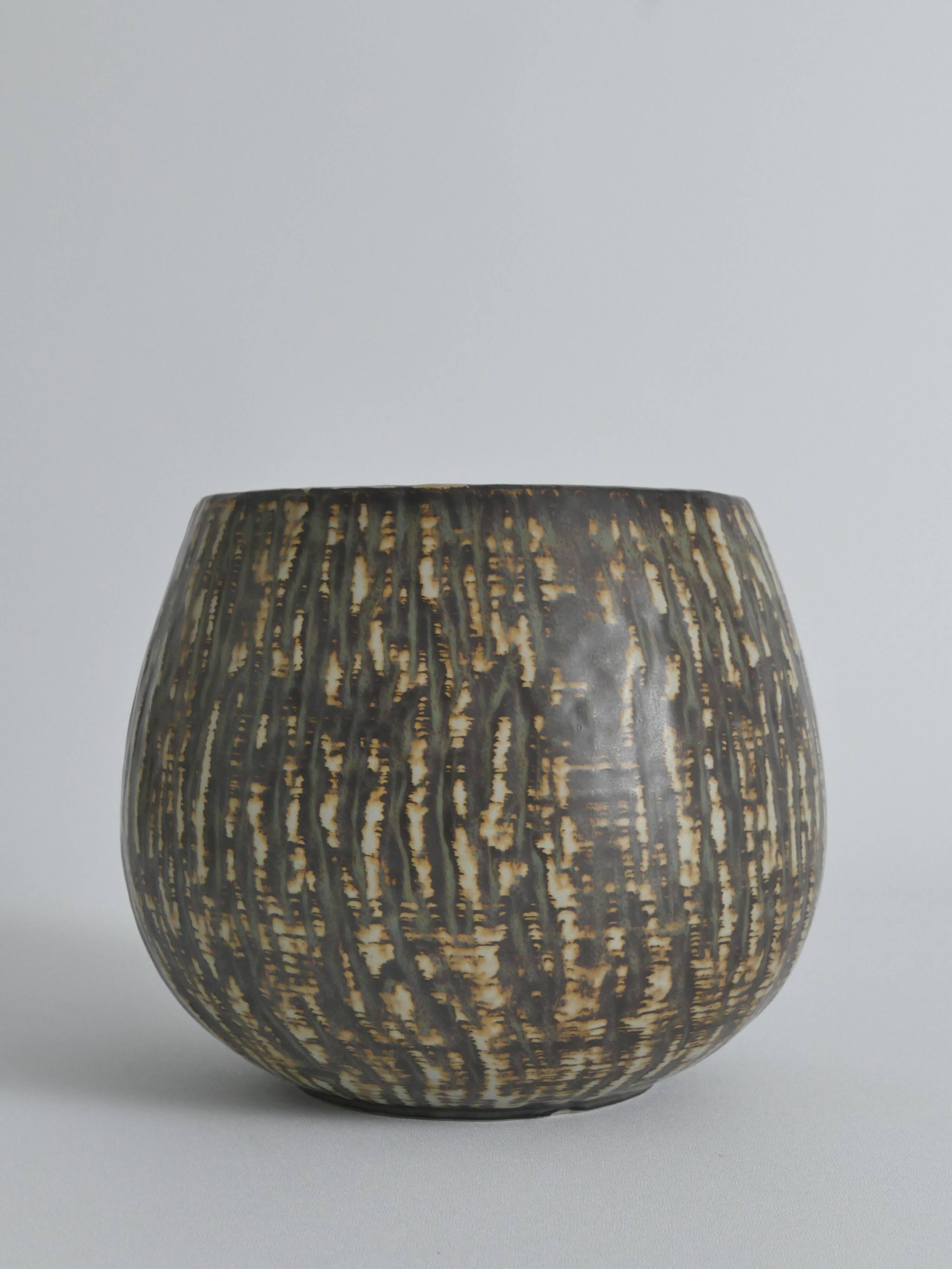 Vase en grès brun Birka Rubus de style mid-century modern par Gunnar Nylund, Rörstrand