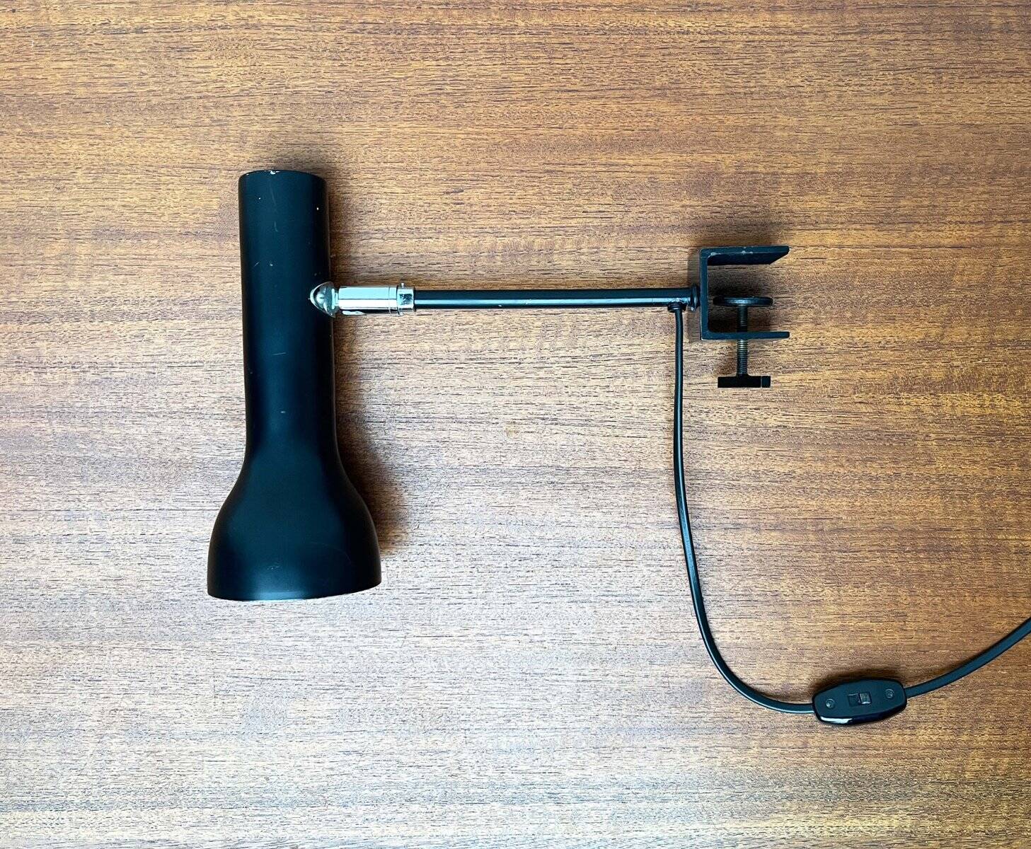 Mid-century minimalist Swiss clamp table lamp by the SLZ team for Swisslamps International, 1960s.