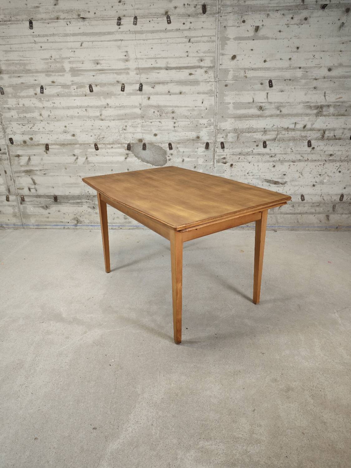Vintage extendable dining table for 6/10 people