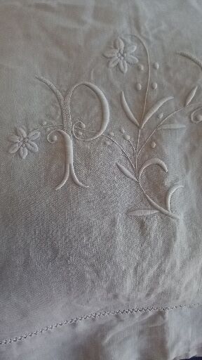 Cloth, rustic cotton canvas, light ivory.