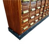 Grand cabinet d’apothicaire Art Déco en acajou et marbre, 1909