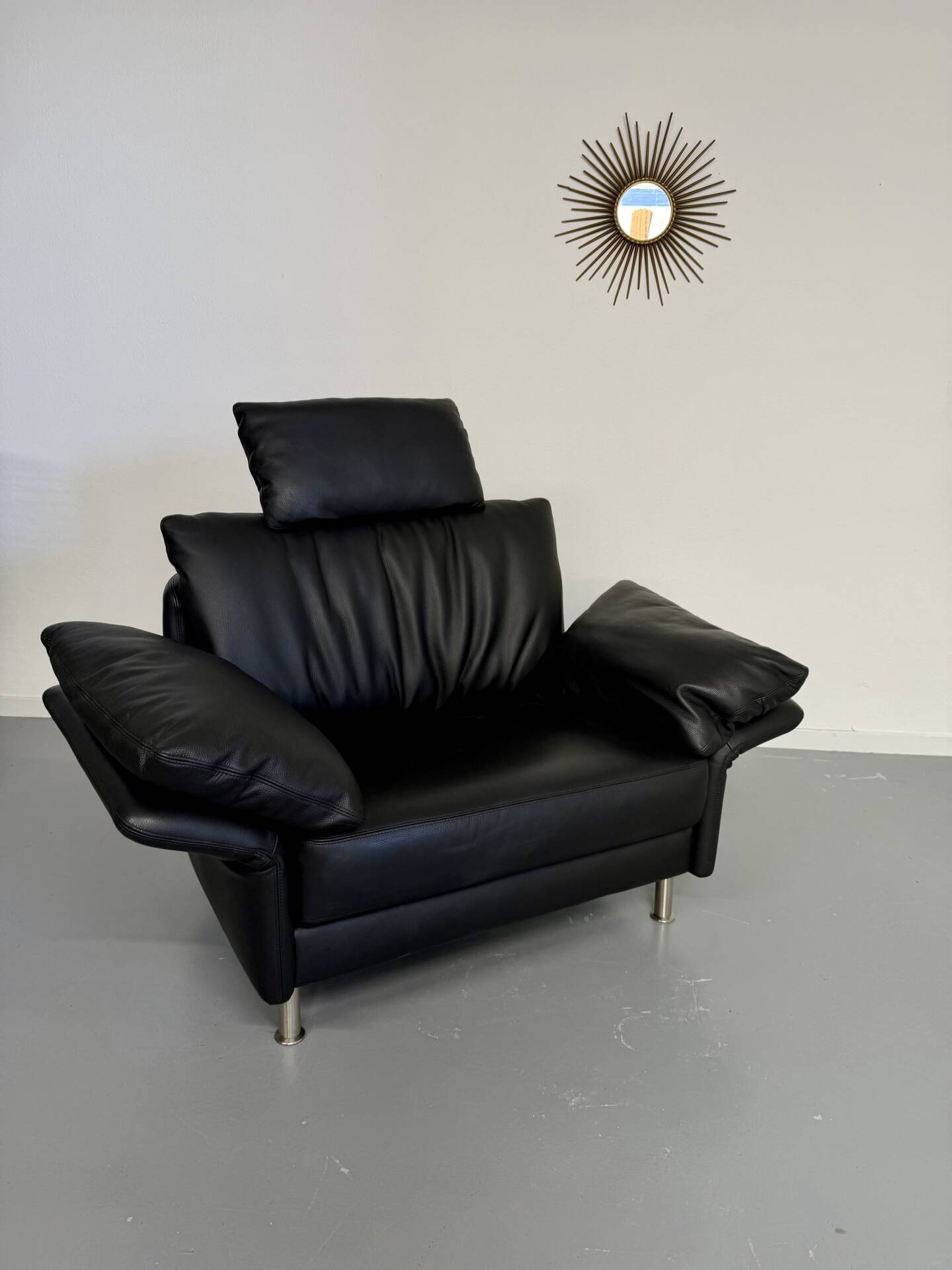 Fauteuil design contemporain Intertime I-Cielo en cuir noir