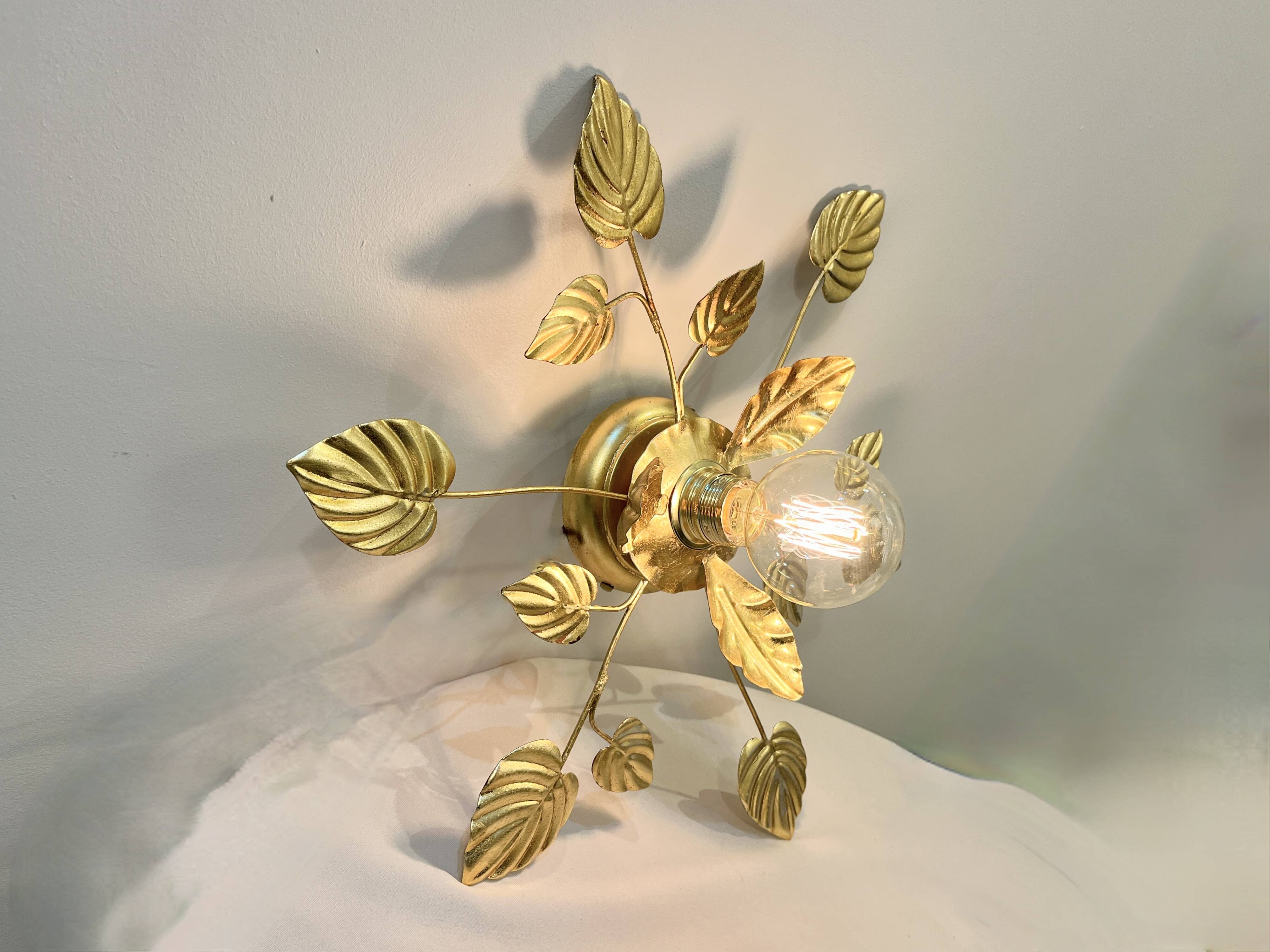 Gold leaf metal flower wall sconce 1970s 1980s Hollywood Regency Masca leaf