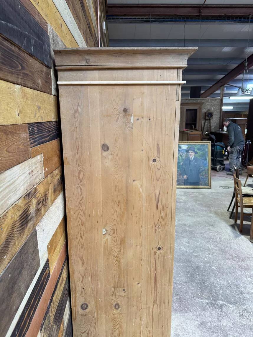 Red fir wardrobe - Compact & Authentic format