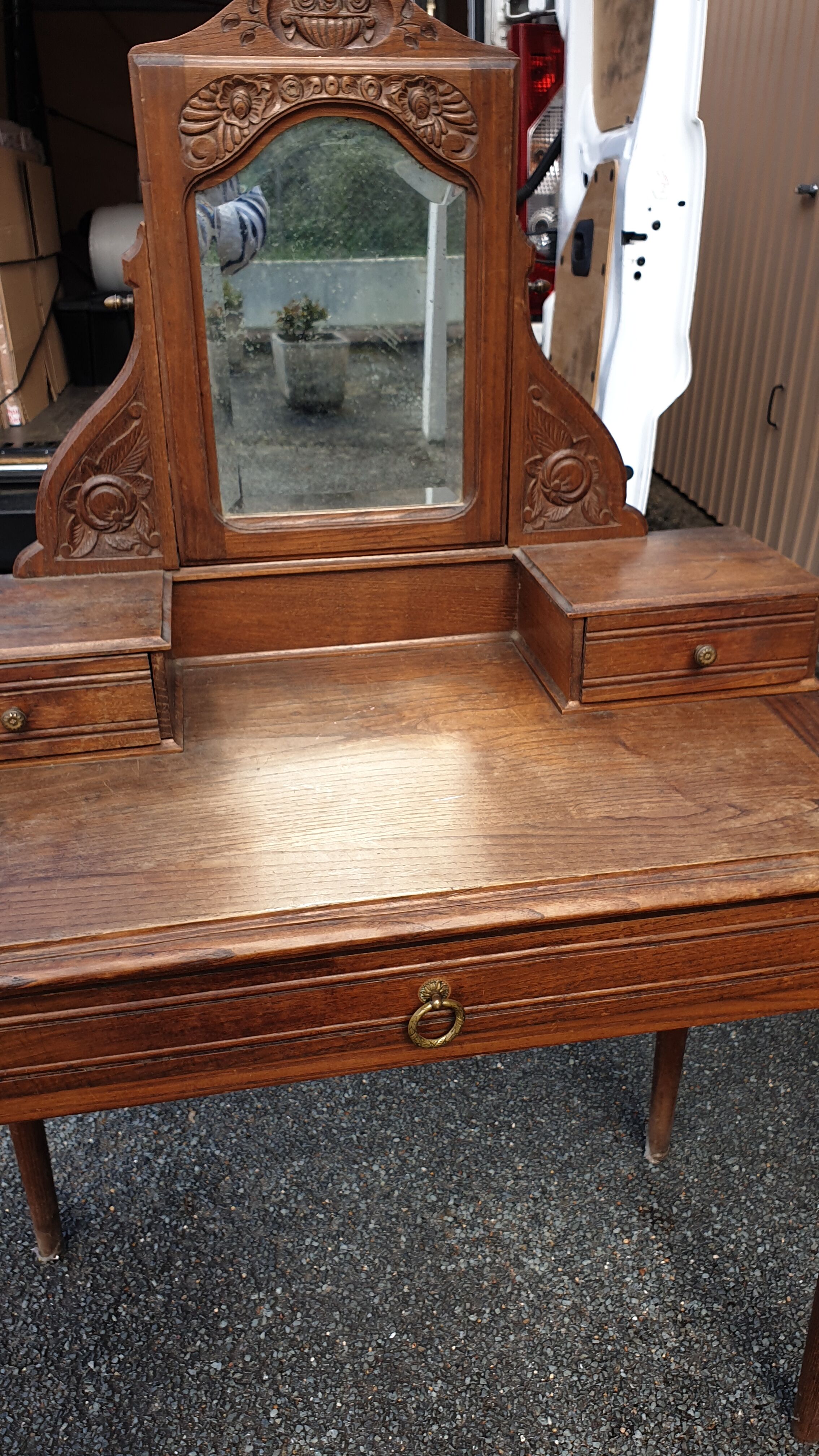 Art deco dressing table