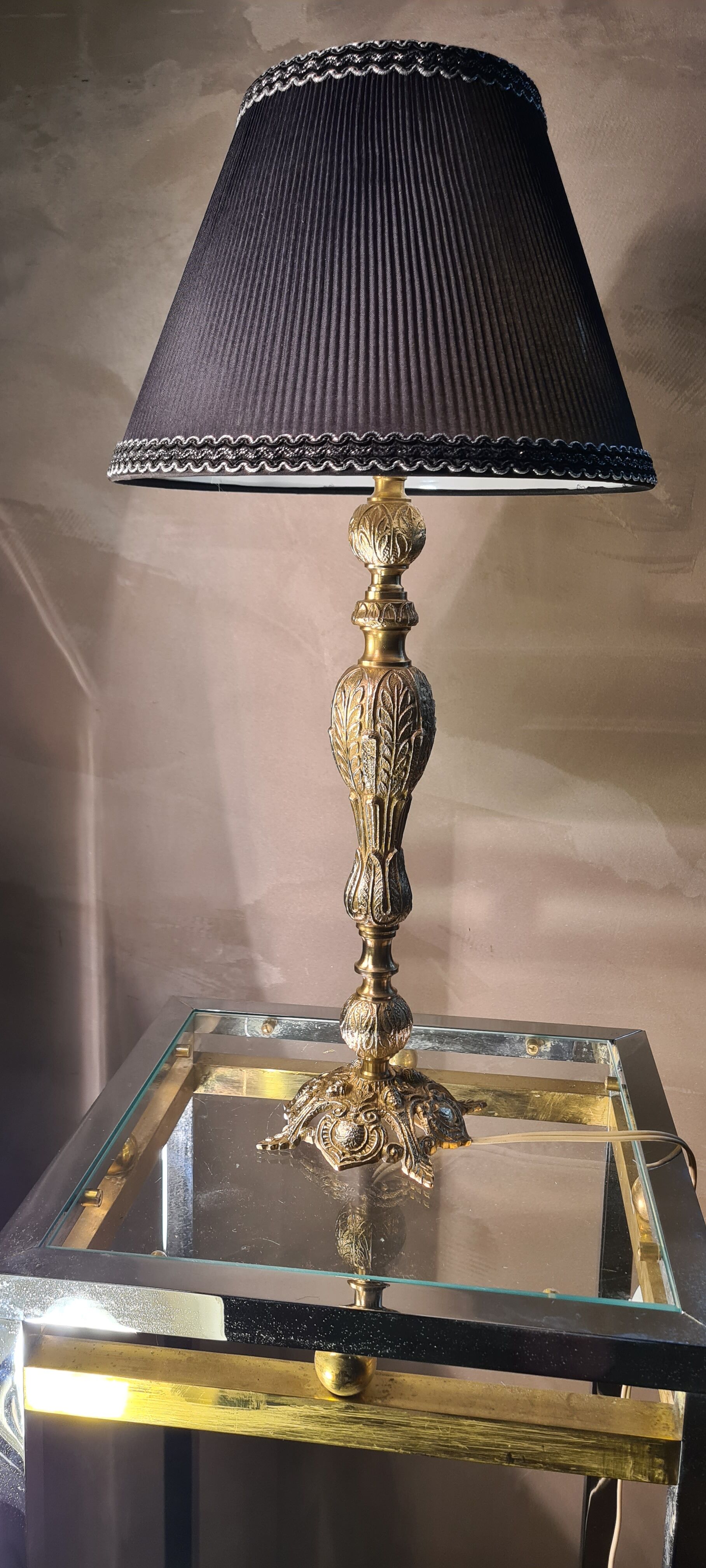 Rocaille style bronze lamp and pleated lampshade with gallon 49x25