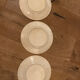 Flat plates in earthenware with blue flowers