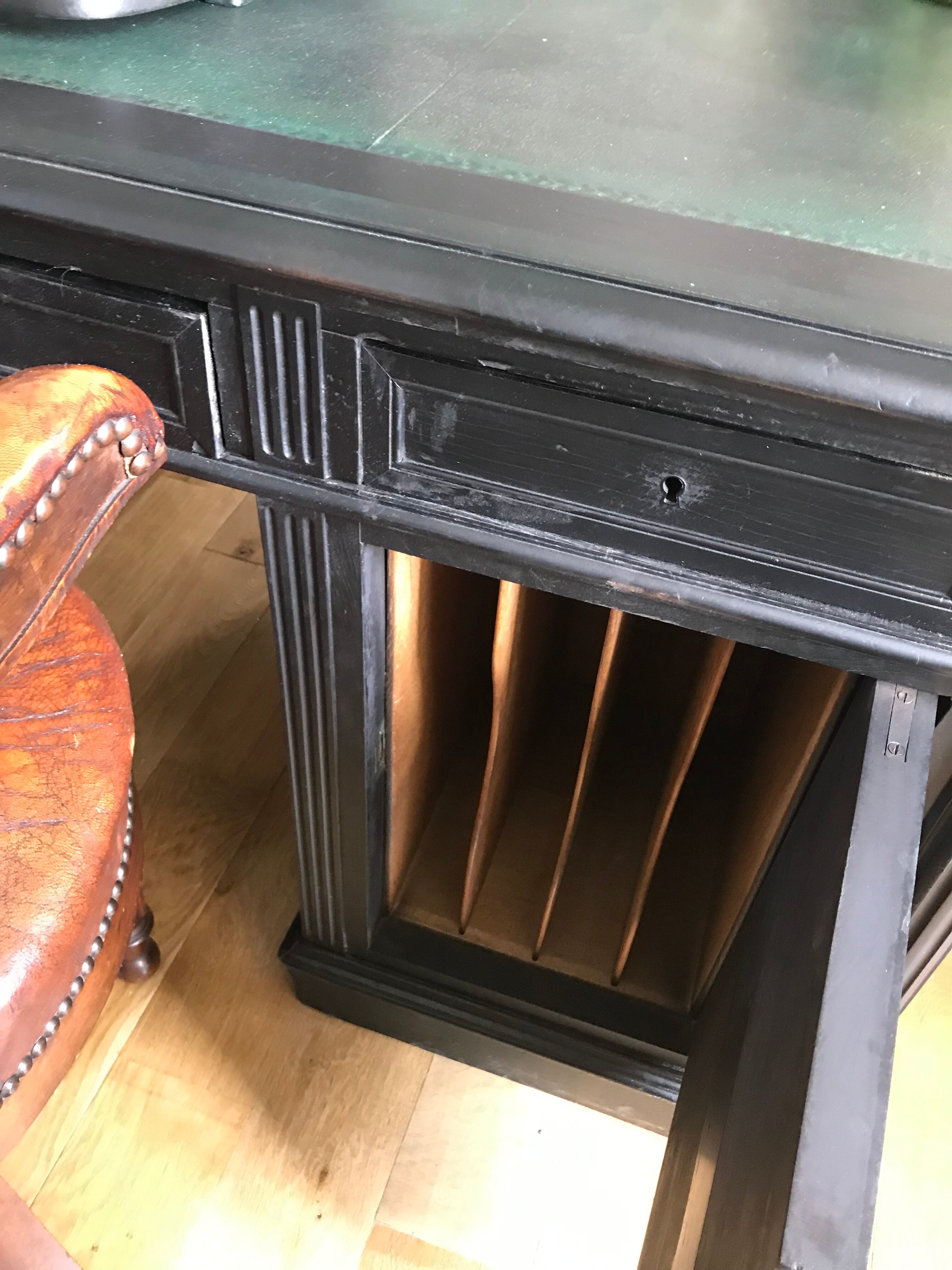 Former double-sided notary office 19 and me