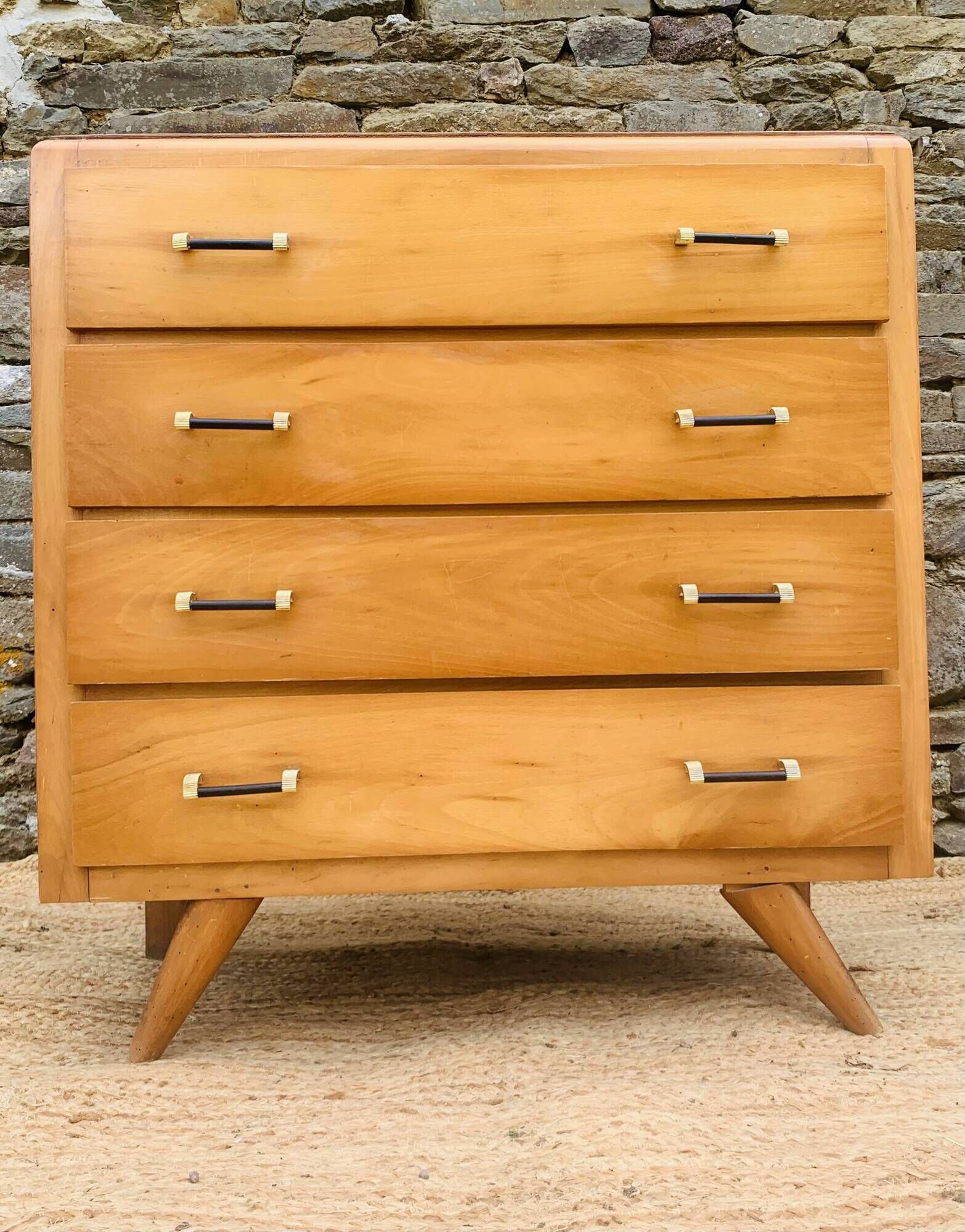 Vintage chest of drawers with 4 drawers from the 1960s.