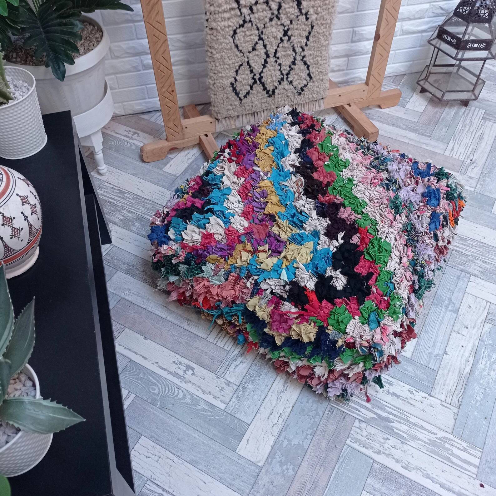Handmade Berber pouf in wool 60 X 60 X 20 CM