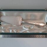 Pie shovel in box