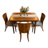 Table à manger avec quatre chaises, première moitié du 20e siècle. Après rénovation.