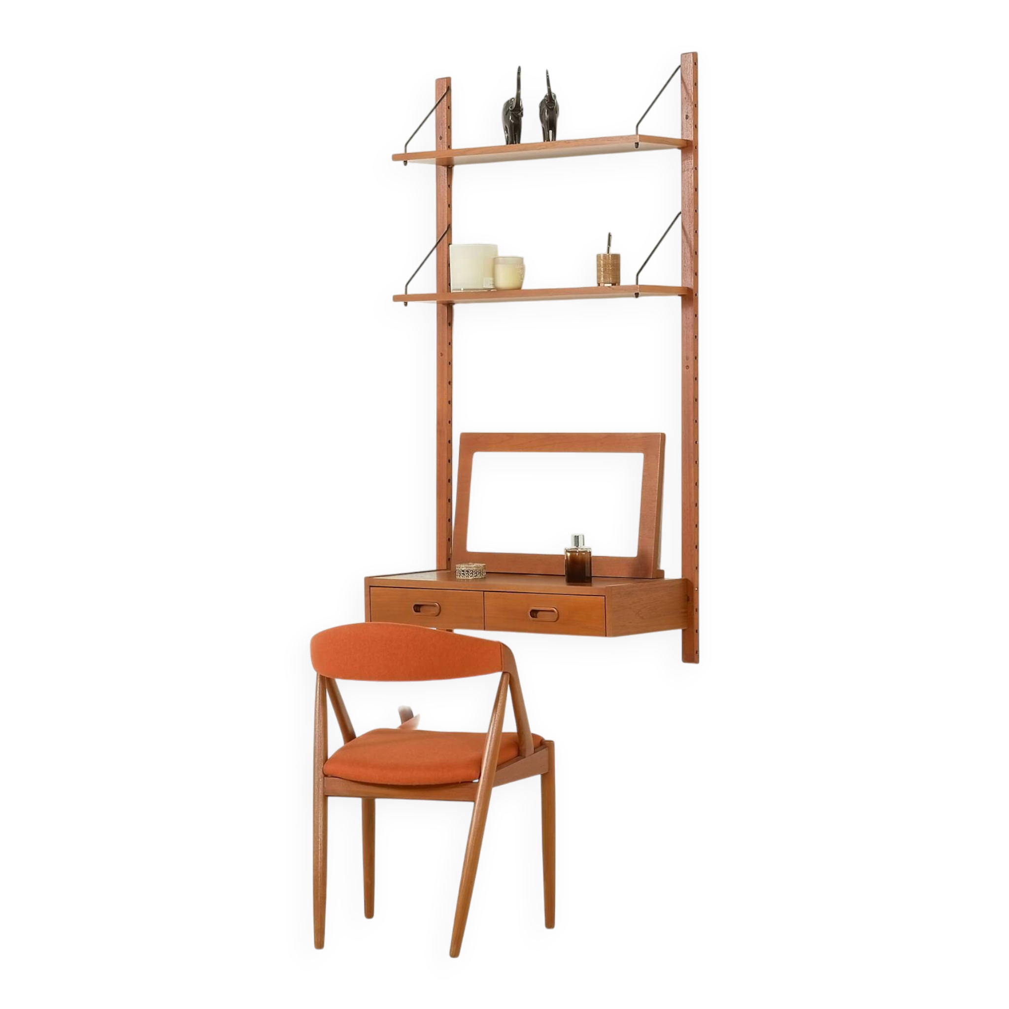 Un ensemble mural scandinave des années 70 avec un console et un miroir, Danemark.